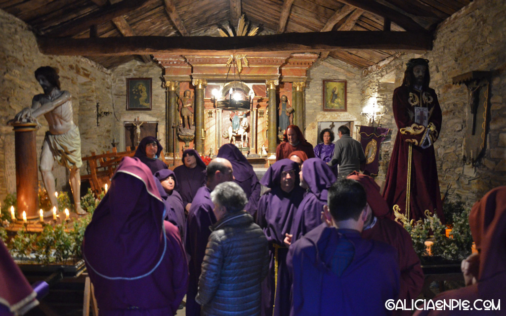 Capilla de Santiago, en Os muiños. Procesión do Prendemento. Semana Santa en Mondoñedo.