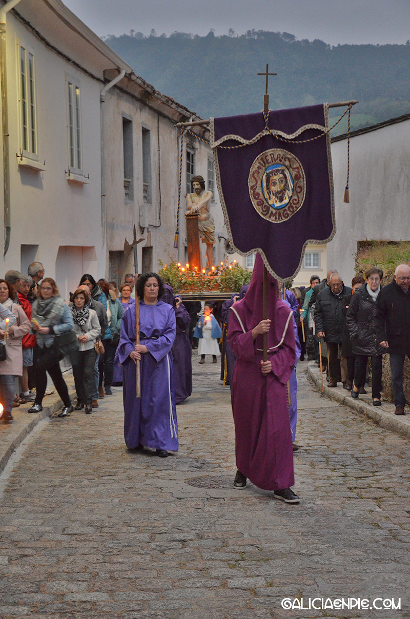 Saliendo de Os Muiños. Procesión do Prendemento. Semana Santa en Mondoñedo. 