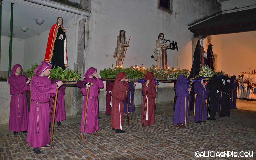 Fin de la Procesión do Prendemento , junto el Centro Cultural Alcántara.